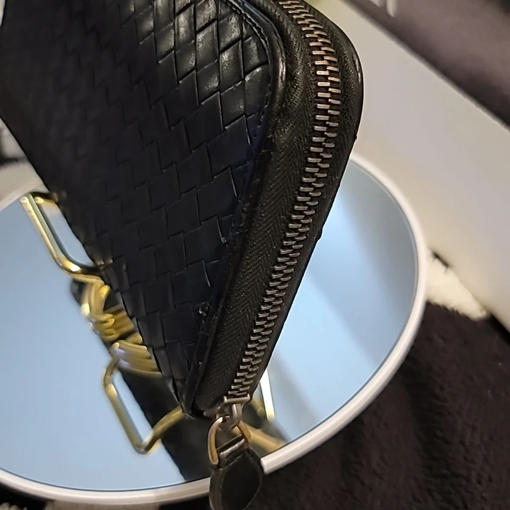 🖤Bottega Veneta Intrecciato Black Leather Zip-around Wallet🖤